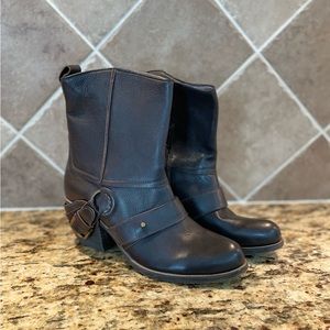 Chocolat Blu Boots Size 37 Never Worn Model